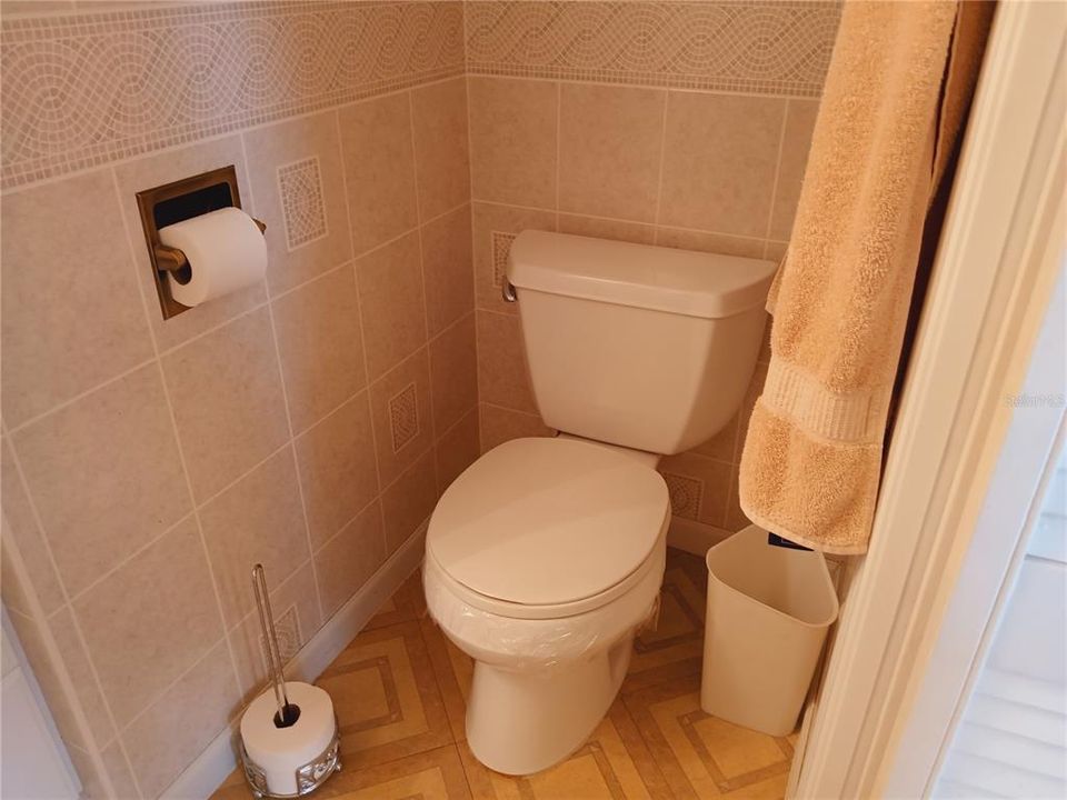 На продажу: $175,000 (2 спален, 2 ванн, 915 Квадратных фут)