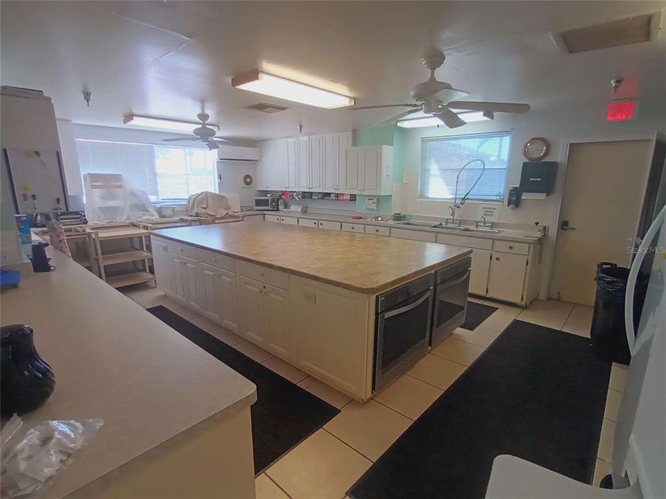 На продажу: $175,000 (2 спален, 2 ванн, 915 Квадратных фут)