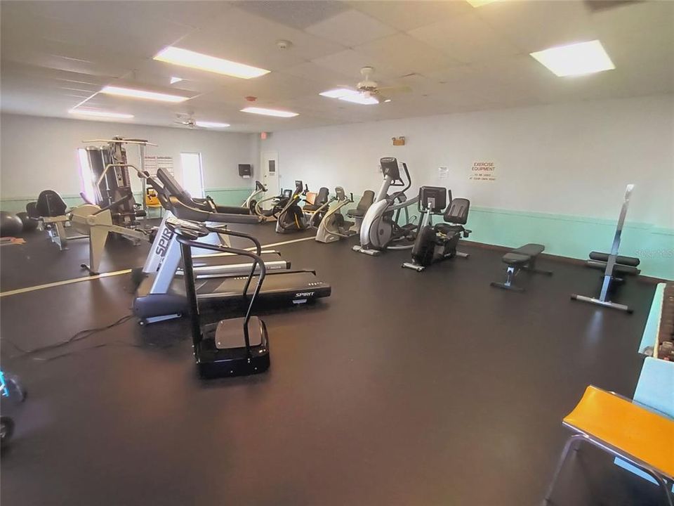 На продажу: $175,000 (2 спален, 2 ванн, 915 Квадратных фут)