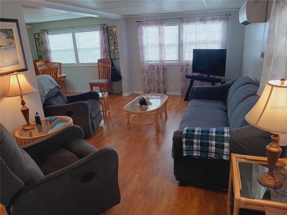 На продажу: $175,000 (2 спален, 2 ванн, 915 Квадратных фут)