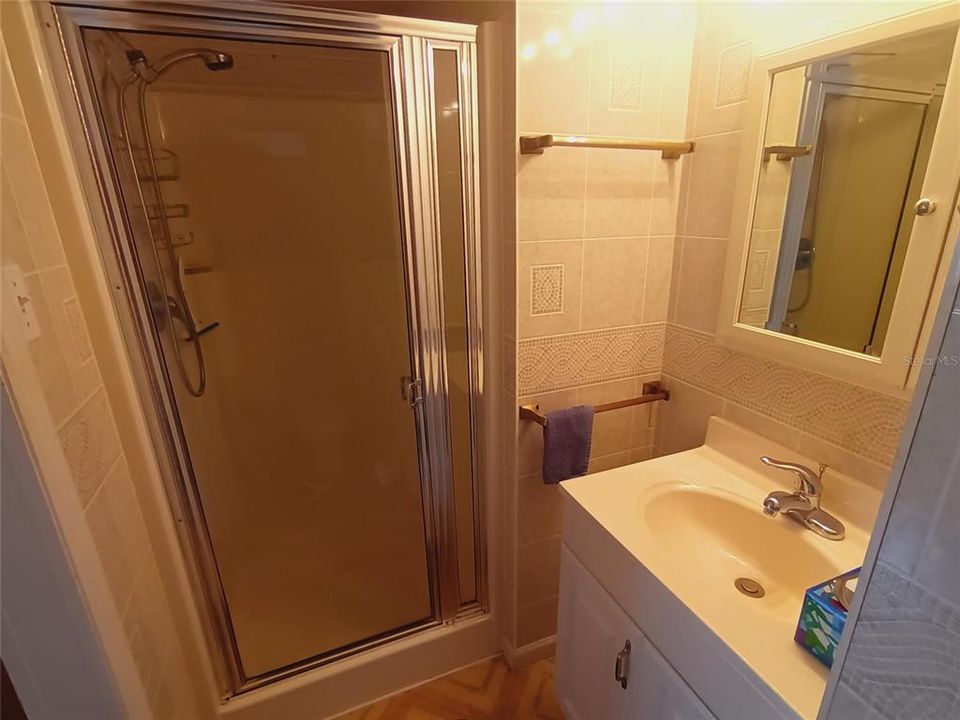 На продажу: $175,000 (2 спален, 2 ванн, 915 Квадратных фут)