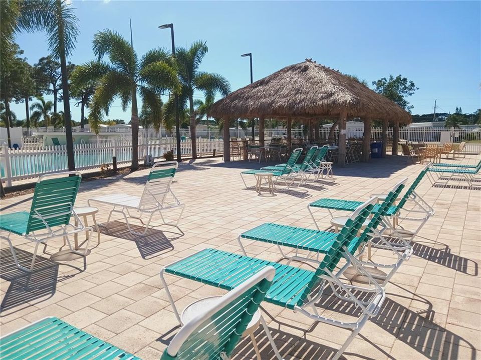 На продажу: $175,000 (2 спален, 2 ванн, 915 Квадратных фут)