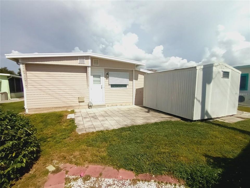 На продажу: $175,000 (2 спален, 2 ванн, 915 Квадратных фут)