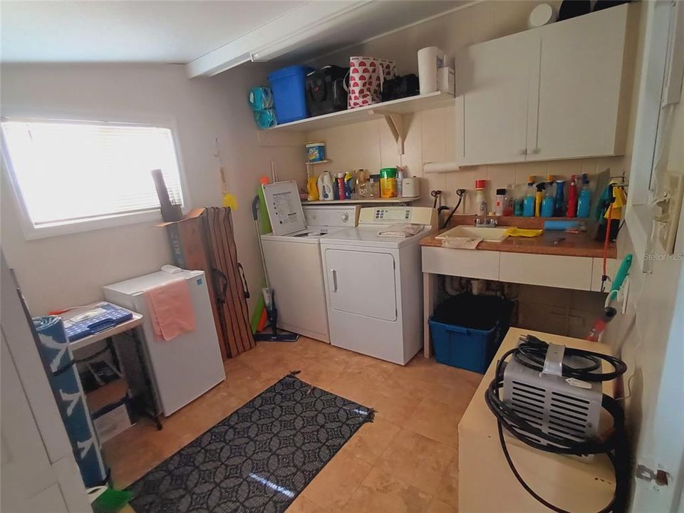 На продажу: $175,000 (2 спален, 2 ванн, 915 Квадратных фут)