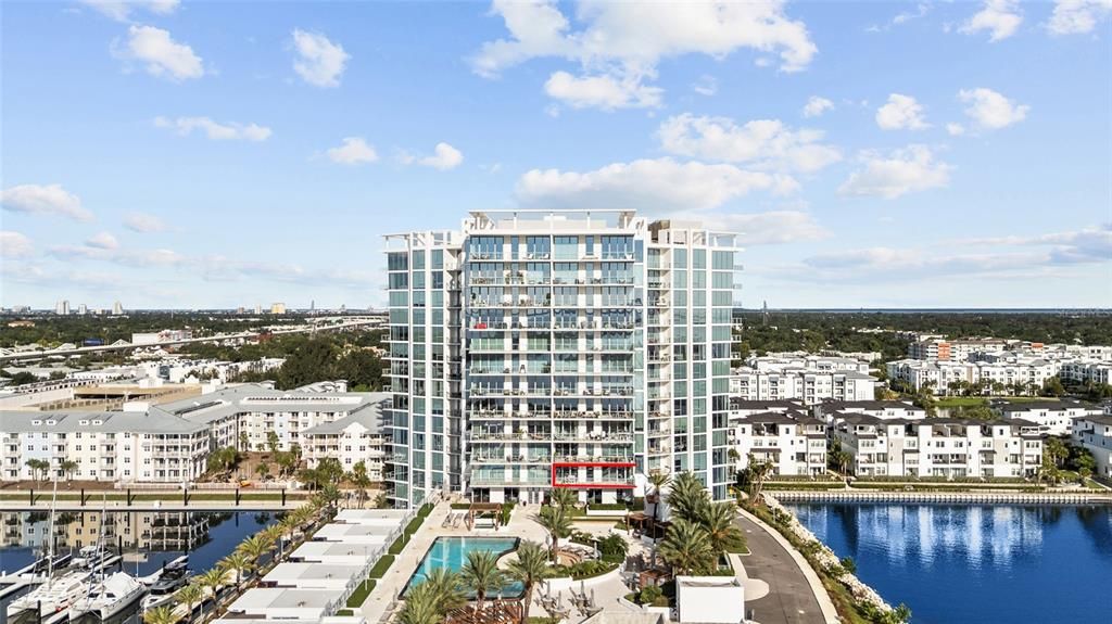 合同活跃: $1,999,000 (4 贝兹, 3 浴室, 3036 平方英尺)