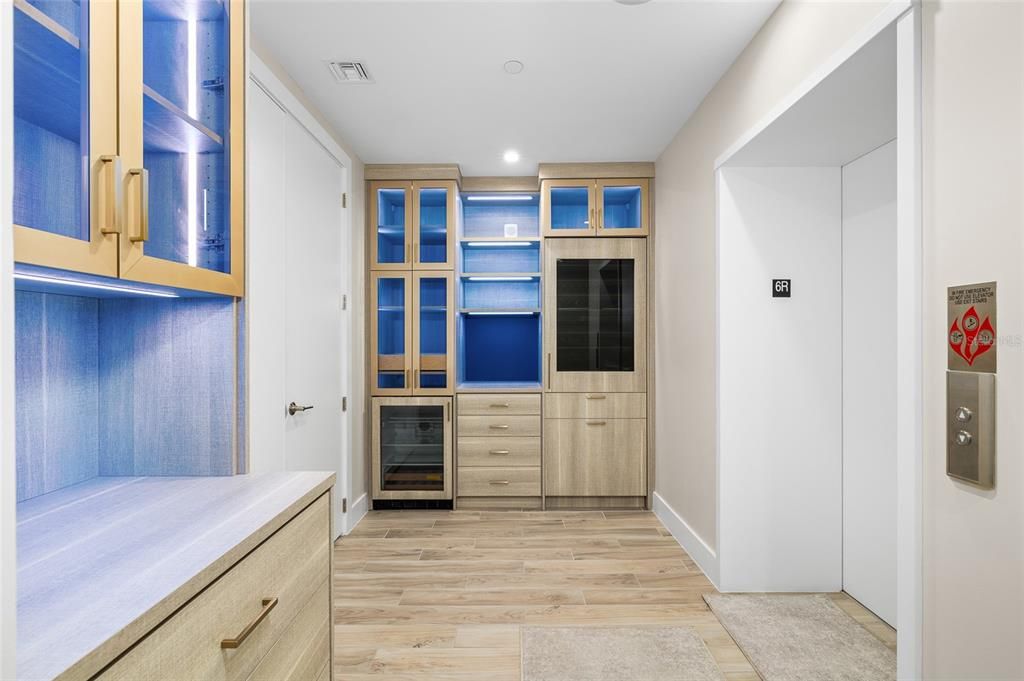 合同活跃: $1,999,000 (4 贝兹, 3 浴室, 3036 平方英尺)