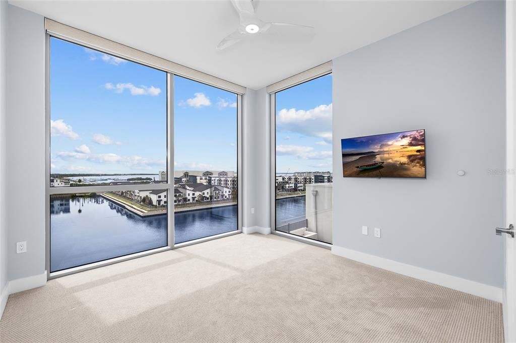 合同活跃: $1,999,000 (4 贝兹, 3 浴室, 3036 平方英尺)