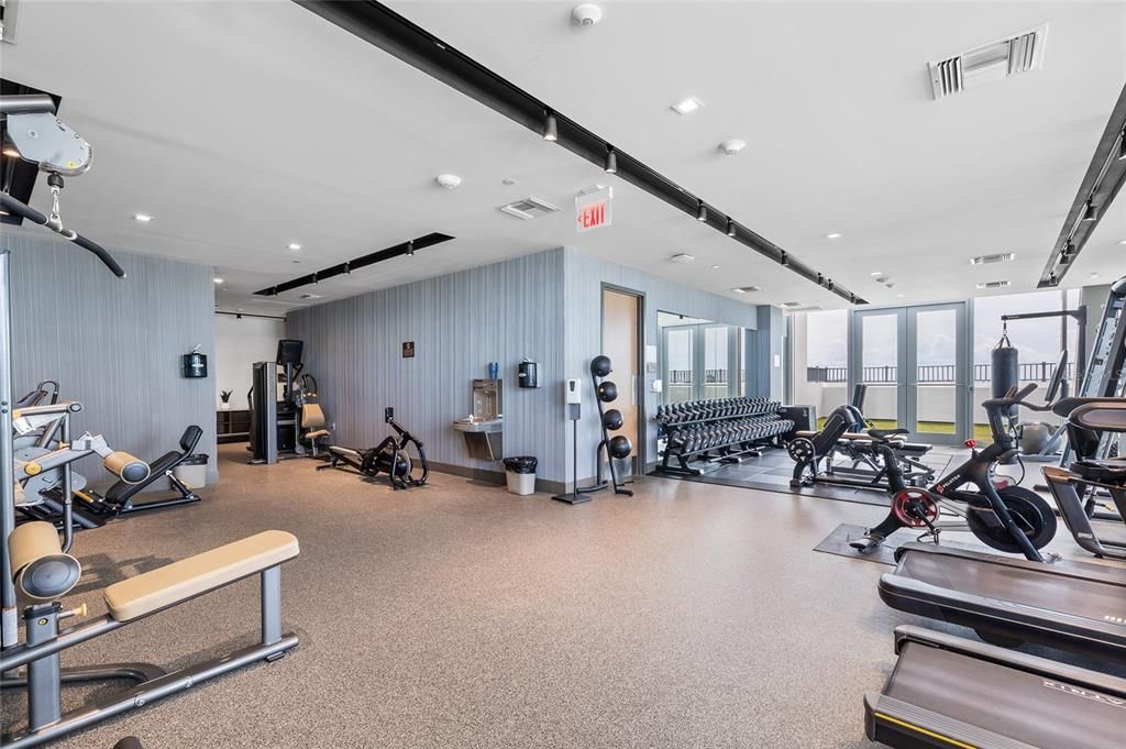 合同活跃: $1,999,000 (4 贝兹, 3 浴室, 3036 平方英尺)