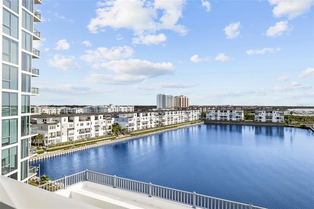 合同活跃: $1,999,000 (4 贝兹, 3 浴室, 3036 平方英尺)