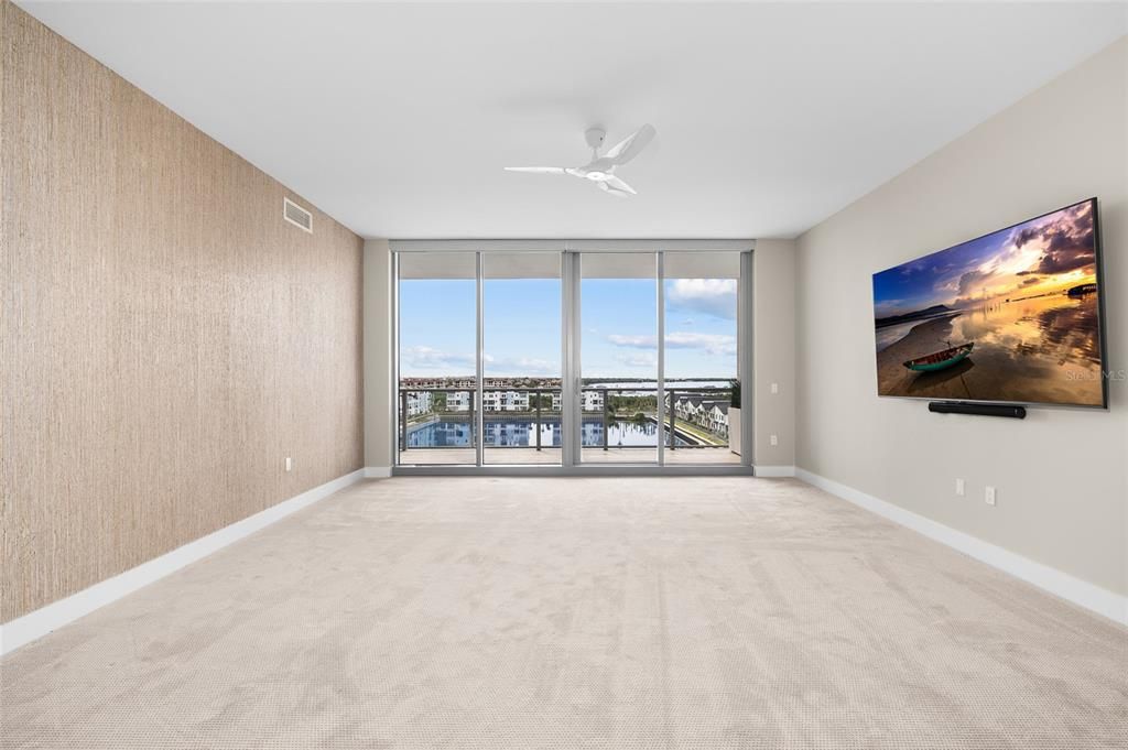 合同活跃: $1,999,000 (4 贝兹, 3 浴室, 3036 平方英尺)