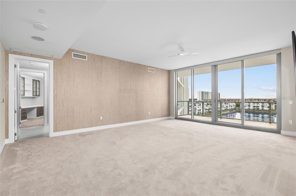 合同活跃: $1,999,000 (4 贝兹, 3 浴室, 3036 平方英尺)