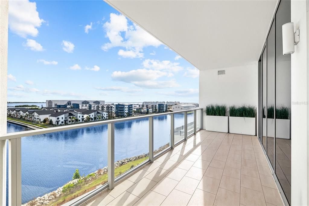 合同活跃: $1,999,000 (4 贝兹, 3 浴室, 3036 平方英尺)