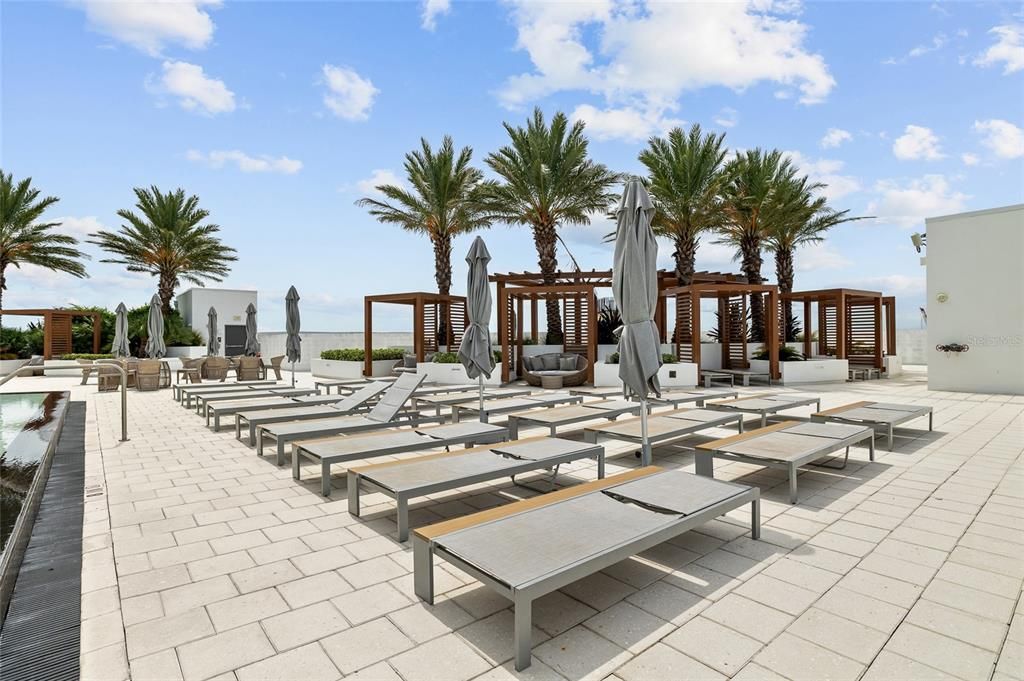 合同活跃: $1,999,000 (4 贝兹, 3 浴室, 3036 平方英尺)