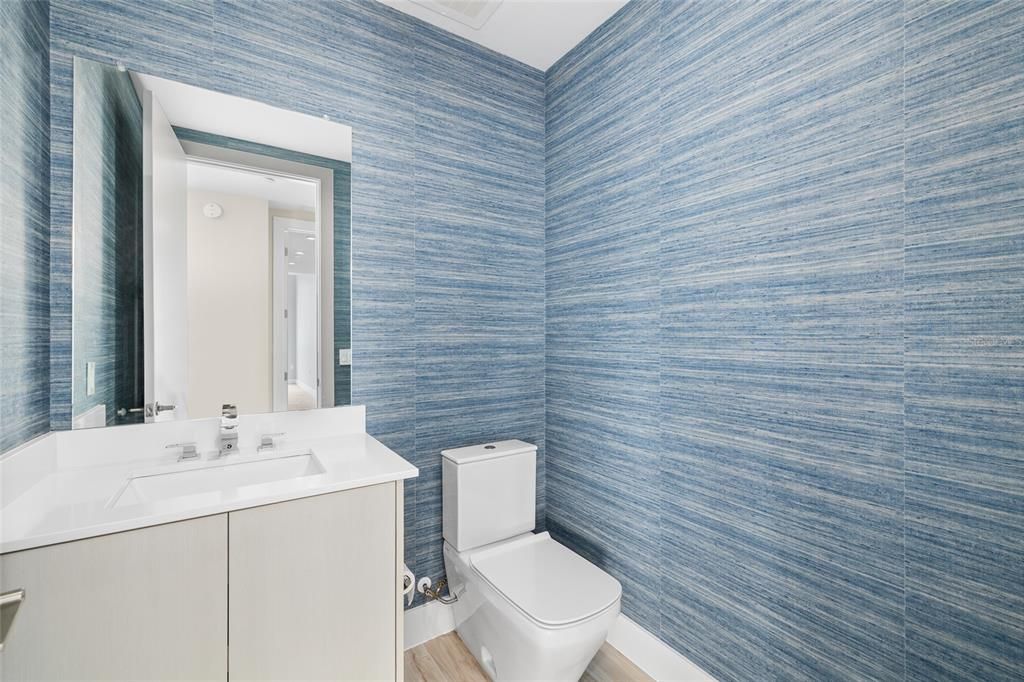 合同活跃: $1,999,000 (4 贝兹, 3 浴室, 3036 平方英尺)