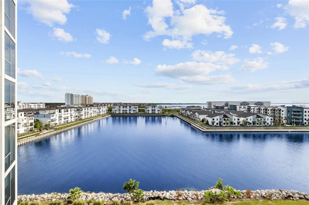 合同活跃: $1,999,000 (4 贝兹, 3 浴室, 3036 平方英尺)