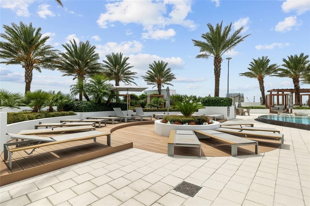 合同活跃: $1,999,000 (4 贝兹, 3 浴室, 3036 平方英尺)