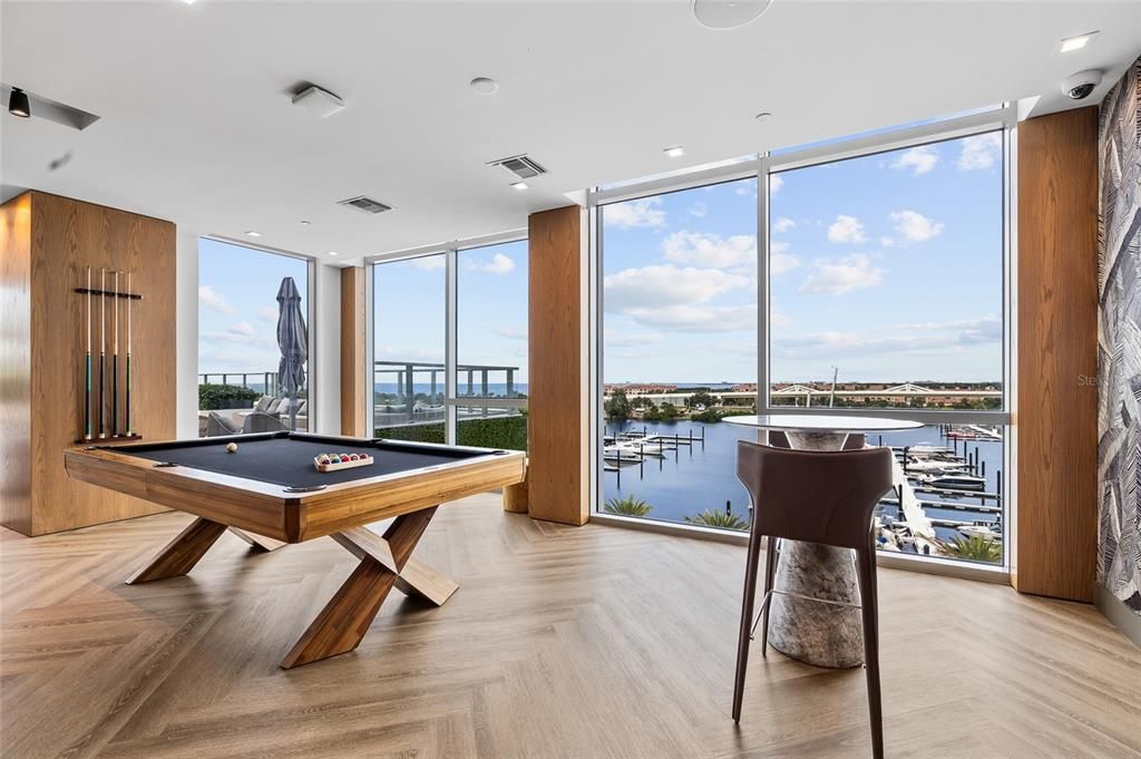 合同活跃: $1,999,000 (4 贝兹, 3 浴室, 3036 平方英尺)