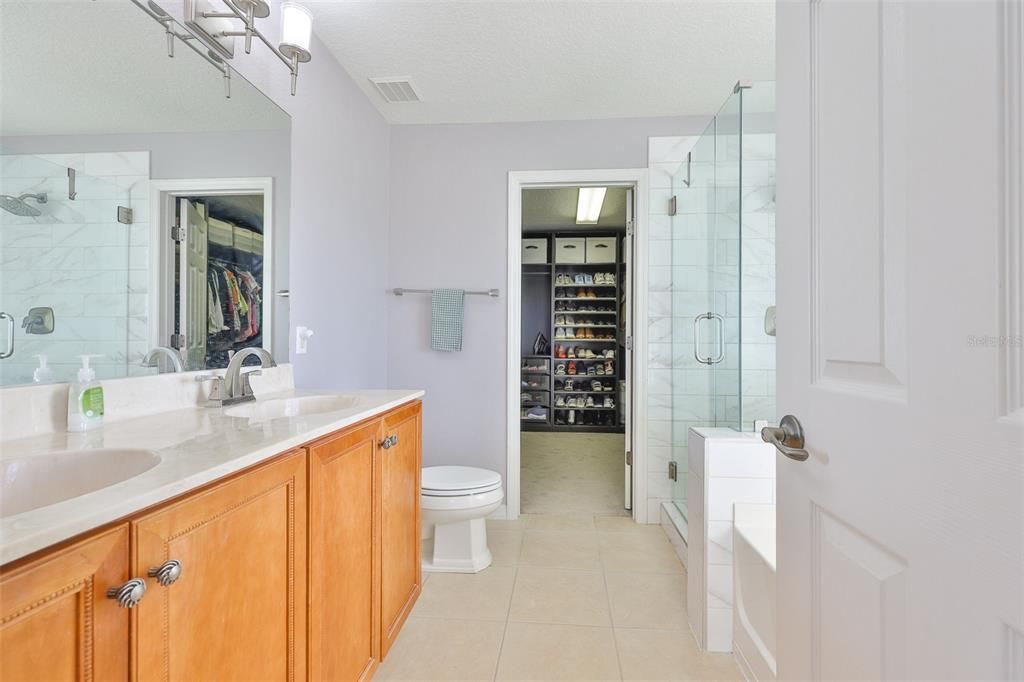 Active With Contract: $470,000 (3 beds, 2 baths, 2770 Square Feet)