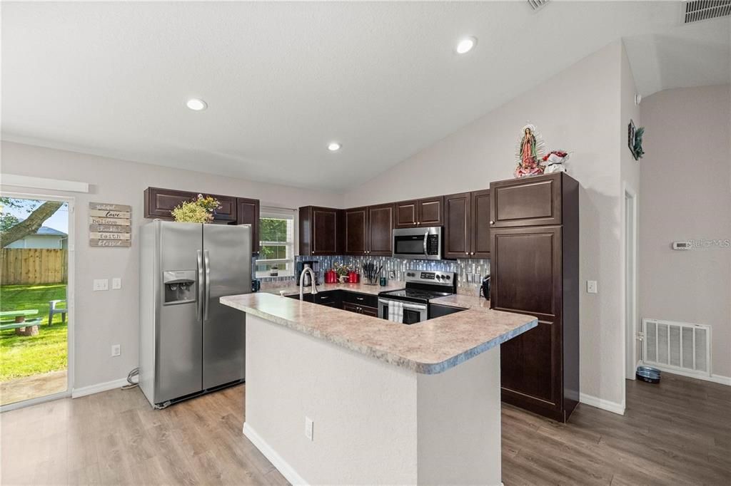 For Sale: $244,900 (3 beds, 2 baths, 1233 Square Feet)