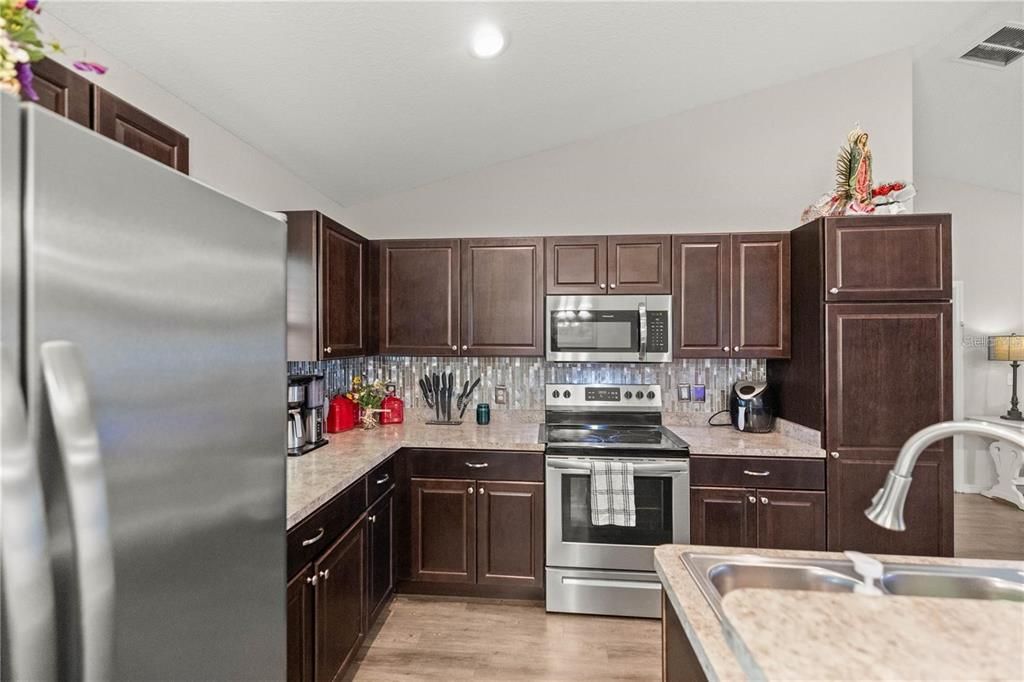 For Sale: $244,900 (3 beds, 2 baths, 1233 Square Feet)