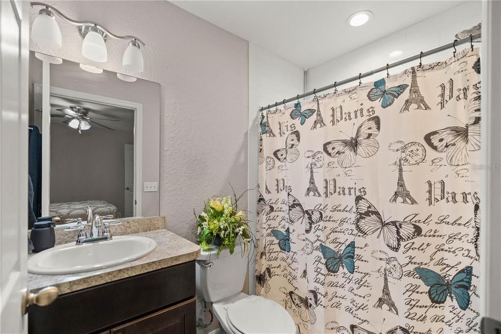 For Sale: $244,900 (3 beds, 2 baths, 1233 Square Feet)