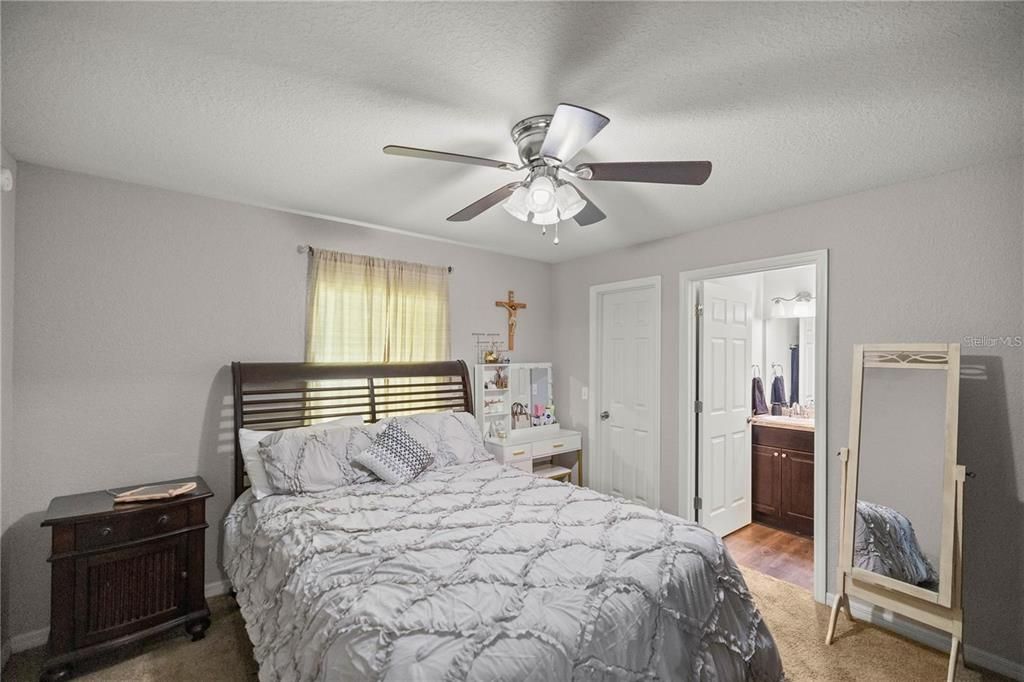 For Sale: $244,900 (3 beds, 2 baths, 1233 Square Feet)