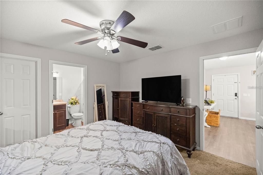 For Sale: $244,900 (3 beds, 2 baths, 1233 Square Feet)