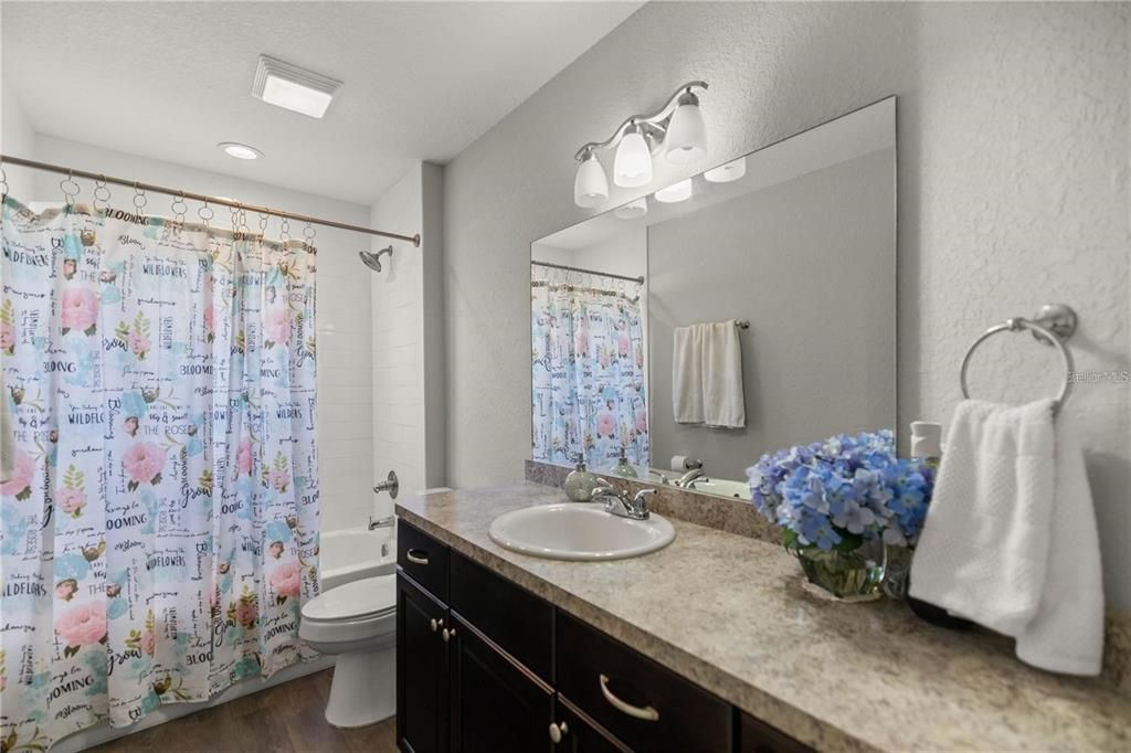 For Sale: $244,900 (3 beds, 2 baths, 1233 Square Feet)