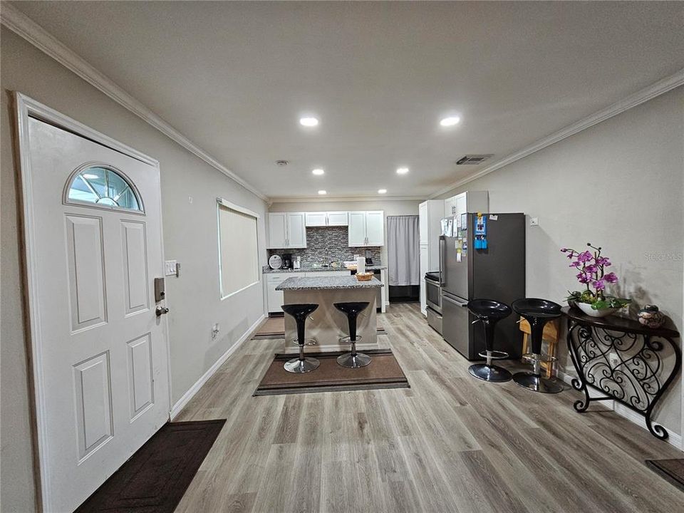 For Rent: $1,950 (3 beds, 1 baths, 1160 Square Feet)