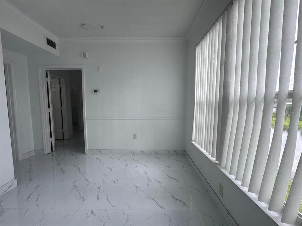 待售: $147,000 (1 贝兹, 1 浴室, 768 平方英尺)