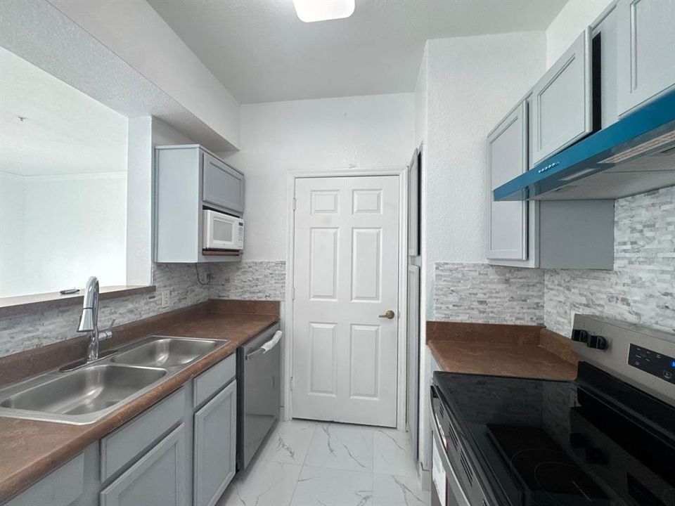 待售: $147,000 (1 贝兹, 1 浴室, 768 平方英尺)