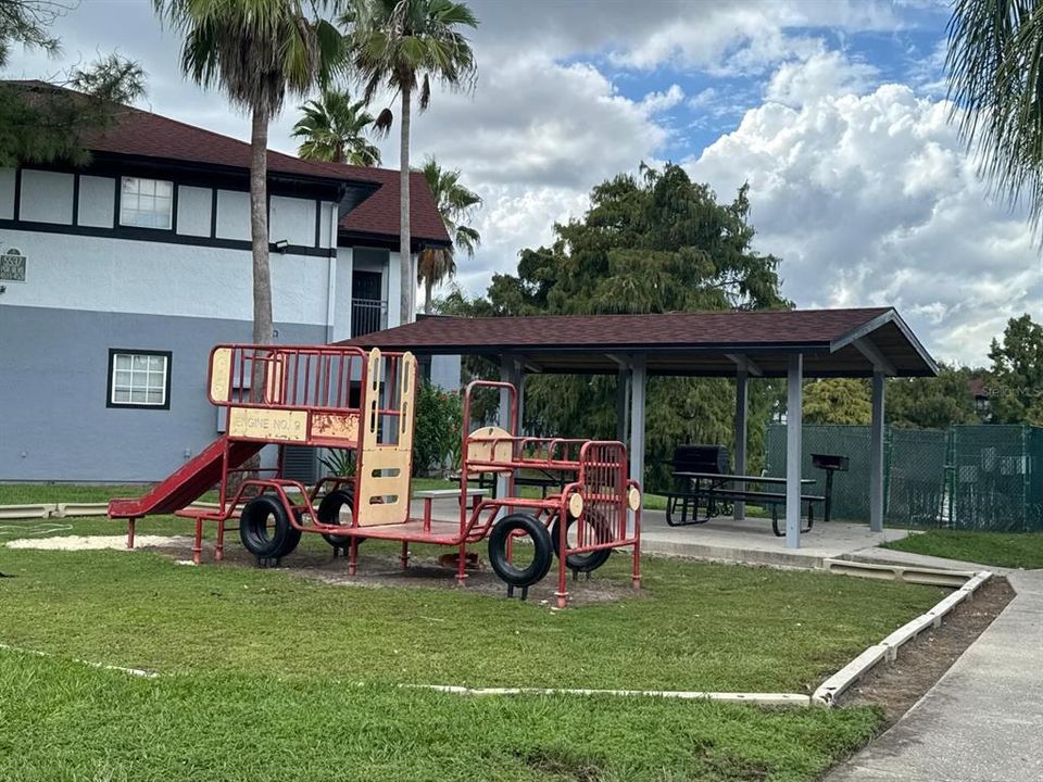 待售: $147,000 (1 贝兹, 1 浴室, 768 平方英尺)