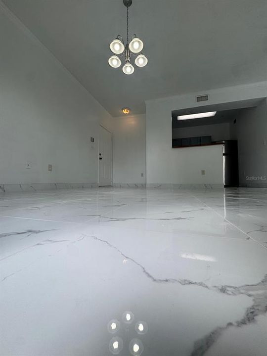 待售: $147,000 (1 贝兹, 1 浴室, 768 平方英尺)