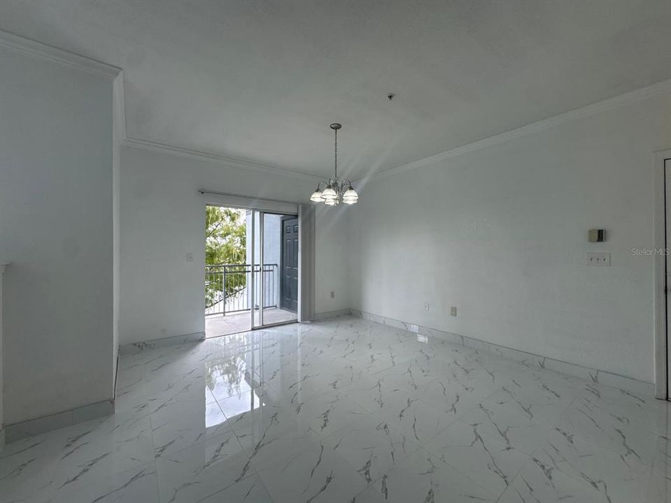 待售: $147,000 (1 贝兹, 1 浴室, 768 平方英尺)