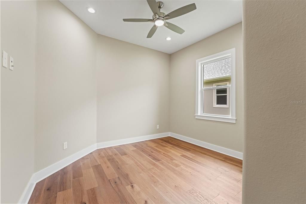 For Sale: $700,000 (4 beds, 4 baths, 2500 Square Feet)