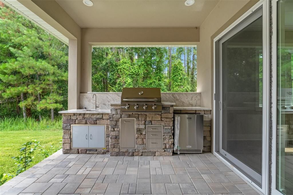 For Sale: $700,000 (4 beds, 4 baths, 2500 Square Feet)