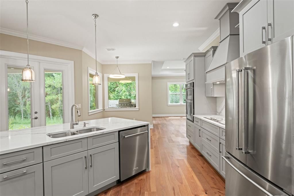 For Sale: $700,000 (4 beds, 4 baths, 2500 Square Feet)