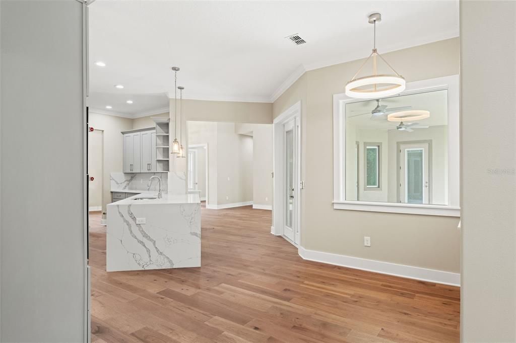 For Sale: $700,000 (4 beds, 4 baths, 2500 Square Feet)