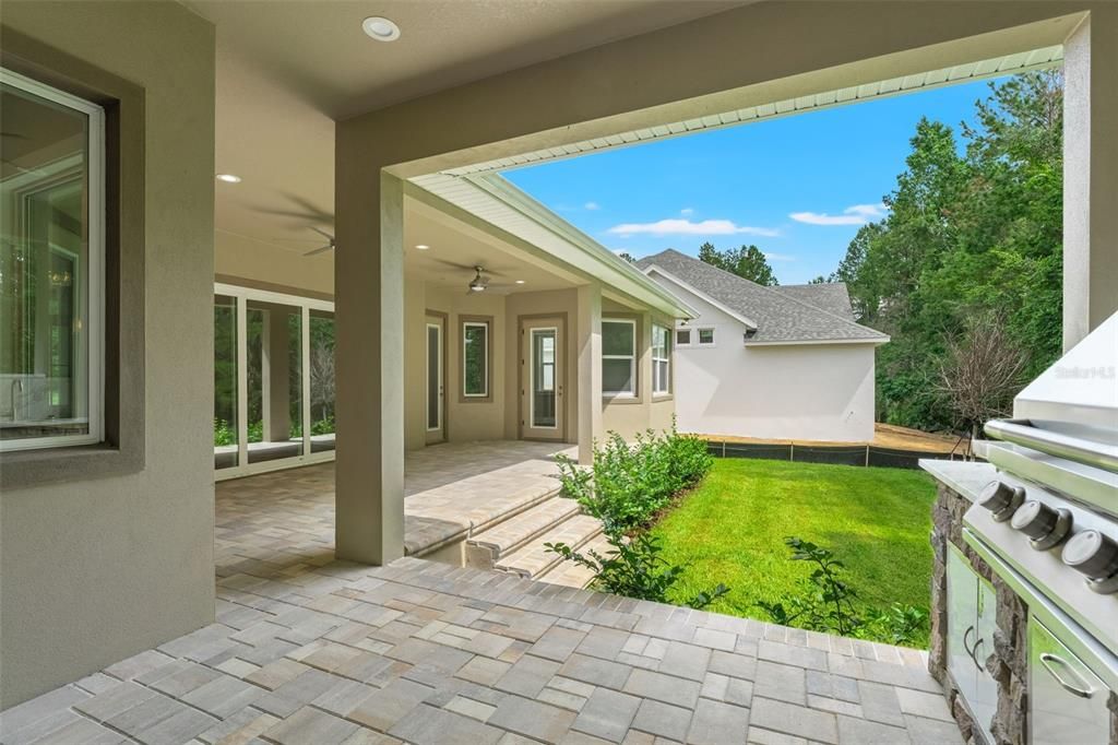 For Sale: $700,000 (4 beds, 4 baths, 2500 Square Feet)