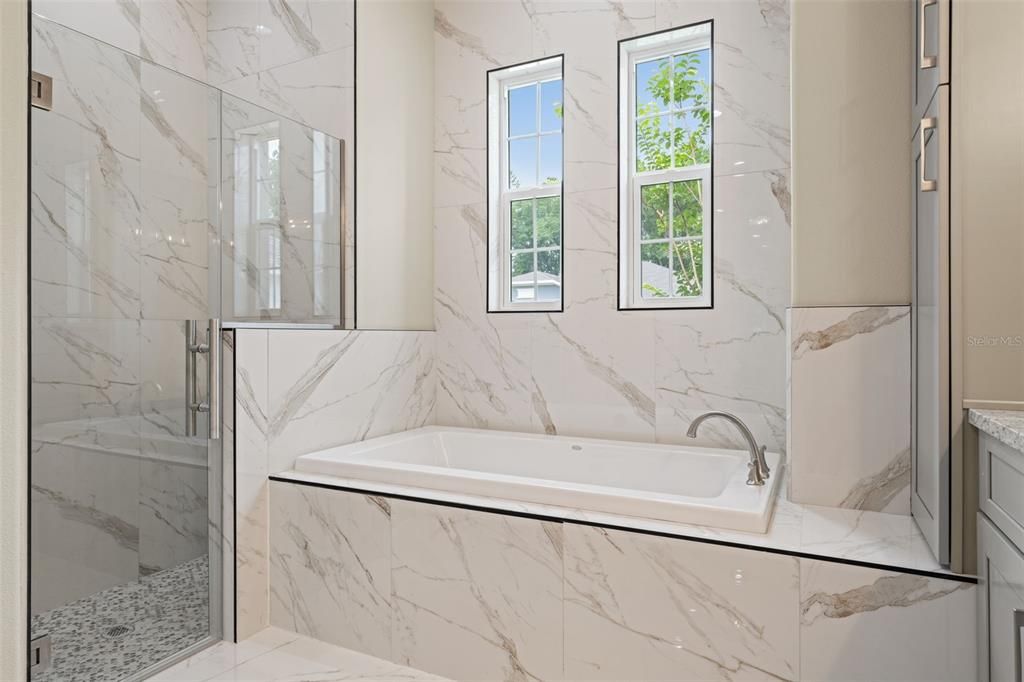 For Sale: $700,000 (4 beds, 4 baths, 2500 Square Feet)