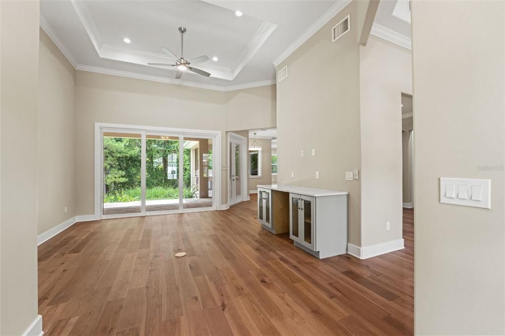 For Sale: $700,000 (4 beds, 4 baths, 2500 Square Feet)