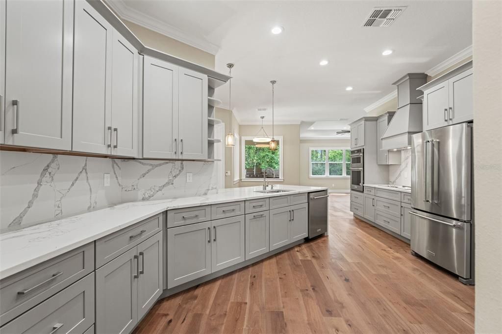 For Sale: $700,000 (4 beds, 4 baths, 2500 Square Feet)