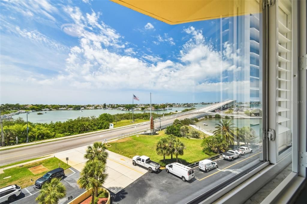 На продажу: $350,000 (1 спален, 2 ванн, 1050 Квадратных фут)