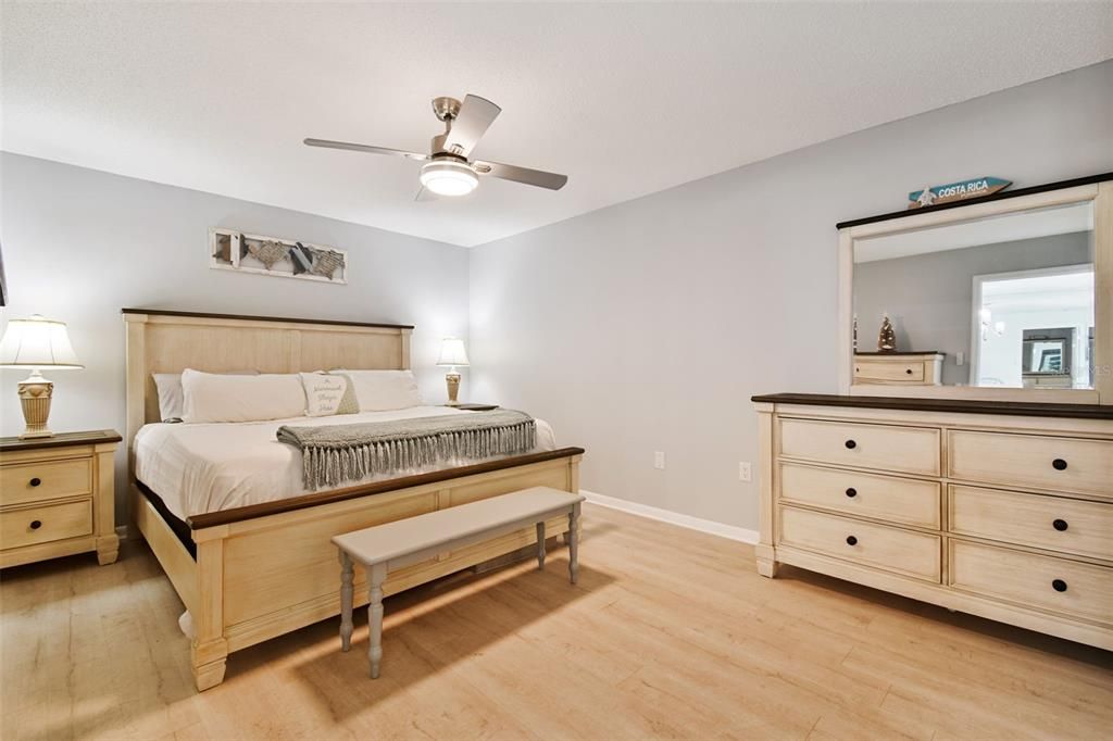 На продажу: $350,000 (1 спален, 2 ванн, 1050 Квадратных фут)