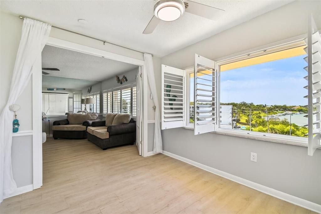 На продажу: $350,000 (1 спален, 2 ванн, 1050 Квадратных фут)