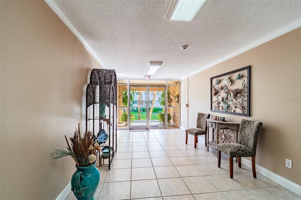 На продажу: $350,000 (1 спален, 2 ванн, 1050 Квадратных фут)