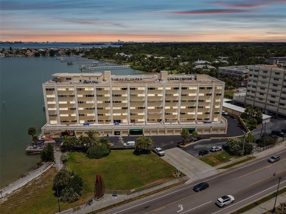 На продажу: $350,000 (1 спален, 2 ванн, 1050 Квадратных фут)