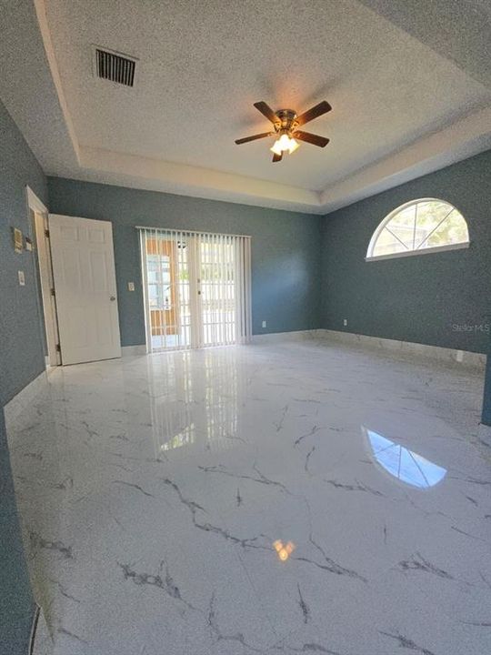 合同活跃: $3,295 (4 贝兹, 3 浴室, 1841 平方英尺)