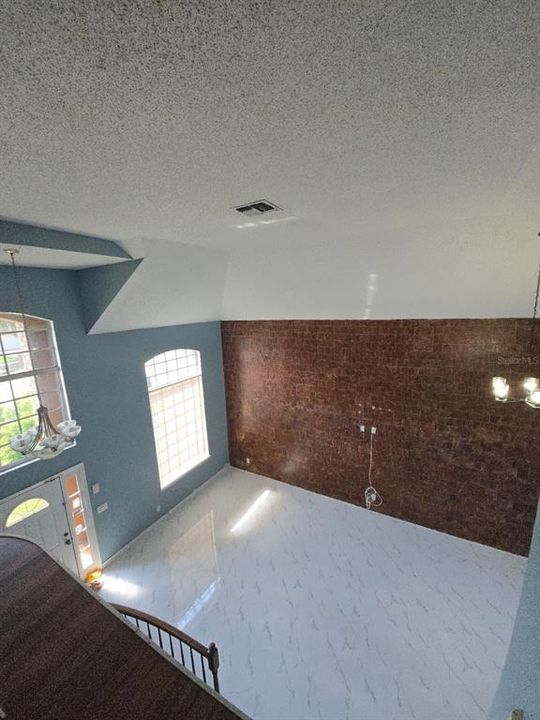 合同活跃: $3,295 (4 贝兹, 3 浴室, 1841 平方英尺)