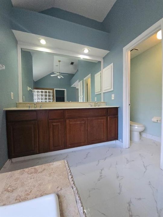 合同活跃: $3,295 (4 贝兹, 3 浴室, 1841 平方英尺)